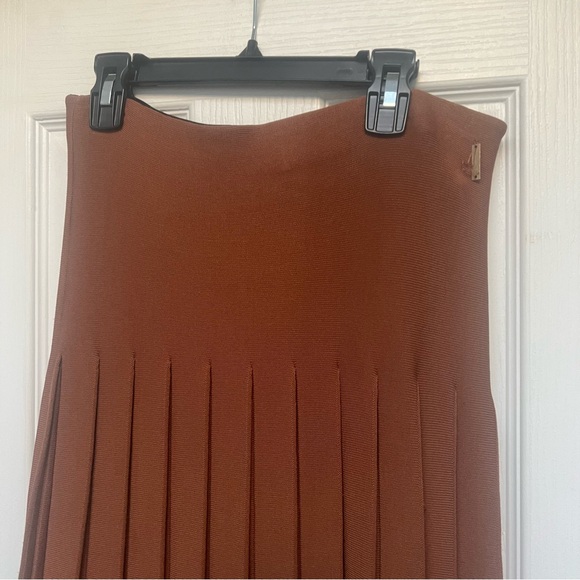 Apparalel Elegant Brown Pleated Knit Maxi Skirt size Medium - Picture 4 of 5